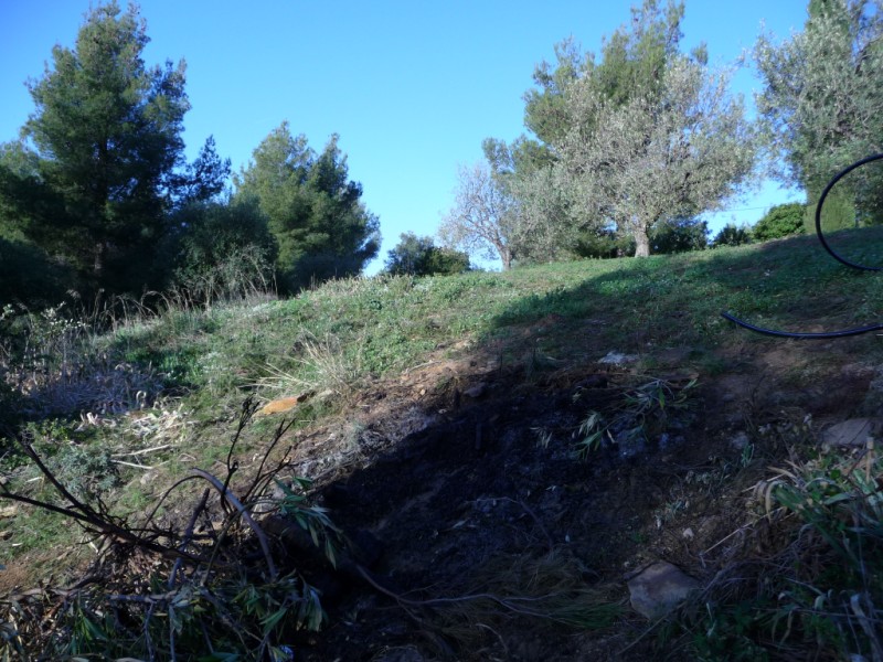 avant la création de la restanque de pierres sur saint cyr les lecques en région toulon